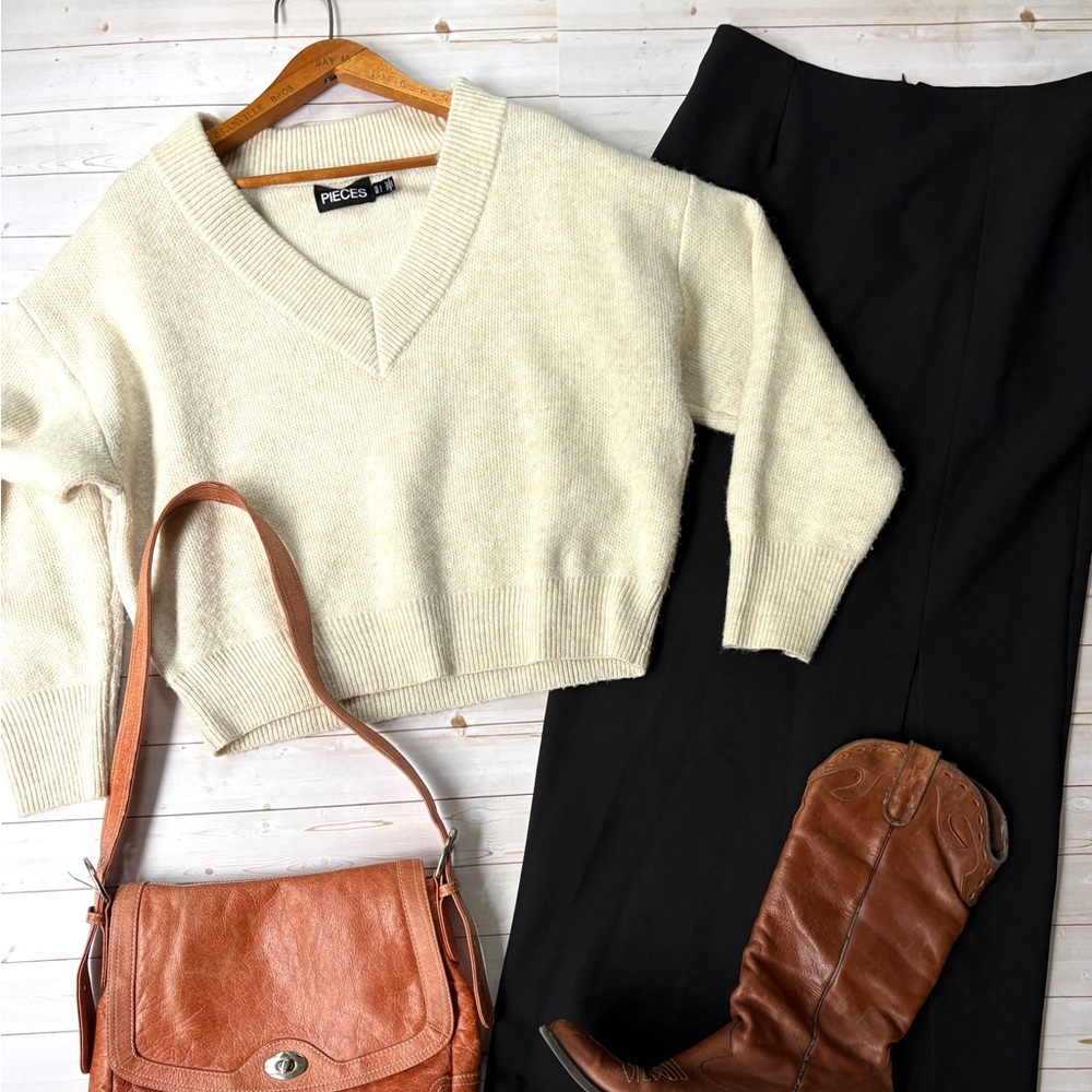 Pieces crop vneck sweater